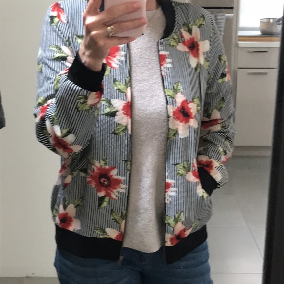 Faith and Joy floral summer jacket - Picture 3 of 9